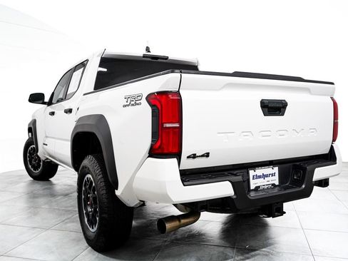 Used 2025 Toyota Tacoma TRD Off-Road AWD/4WD image 5