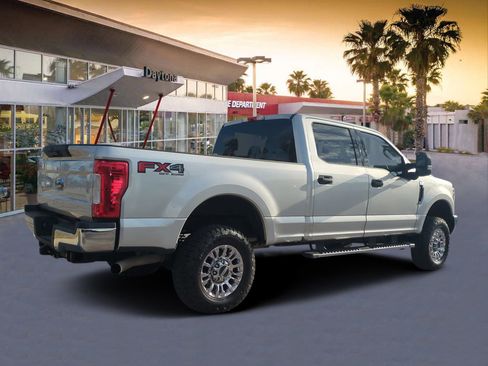 Used 2019 Ford F250 XLT w/ FX4 Off-Road Package image 3