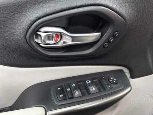 Used 2020 Jeep Cherokee Limited AWD/4WD image 18