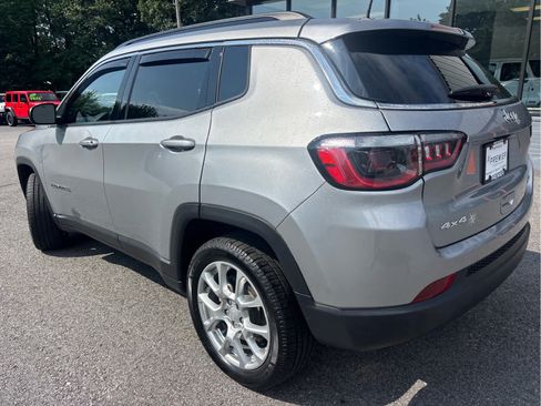 Used 2023 Jeep Compass Latitude AWD/4WD image 4