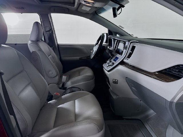 Used 2016 Toyota Sienna XLE w/ XLE Navigation Package FWD image 25