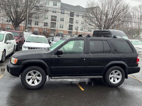Used 2003 Nissan Pathfinder LE image 2
