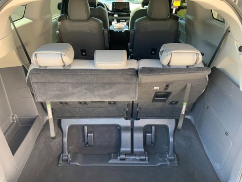 Used 2022 Toyota Sienna XLE AWD/4WD image 10