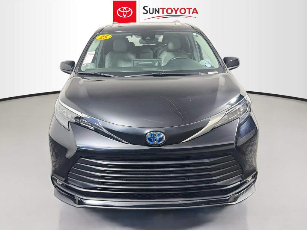 Used 2025 Toyota Sienna XLE FWD image 8