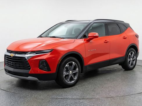 Used 2025 Chevrolet Blazer LT image 3