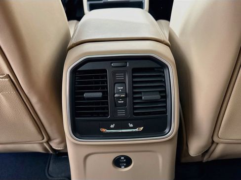 Certified 2026 Porsche Macan AWD/4WD image 26