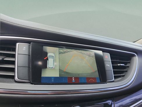 Used 2018 Buick Enclave Essence image 27