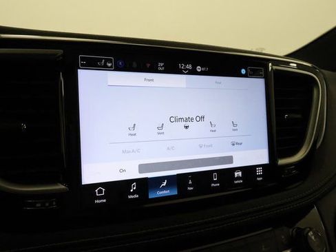 Used 2025 Chrysler Pacifica Limited image 13