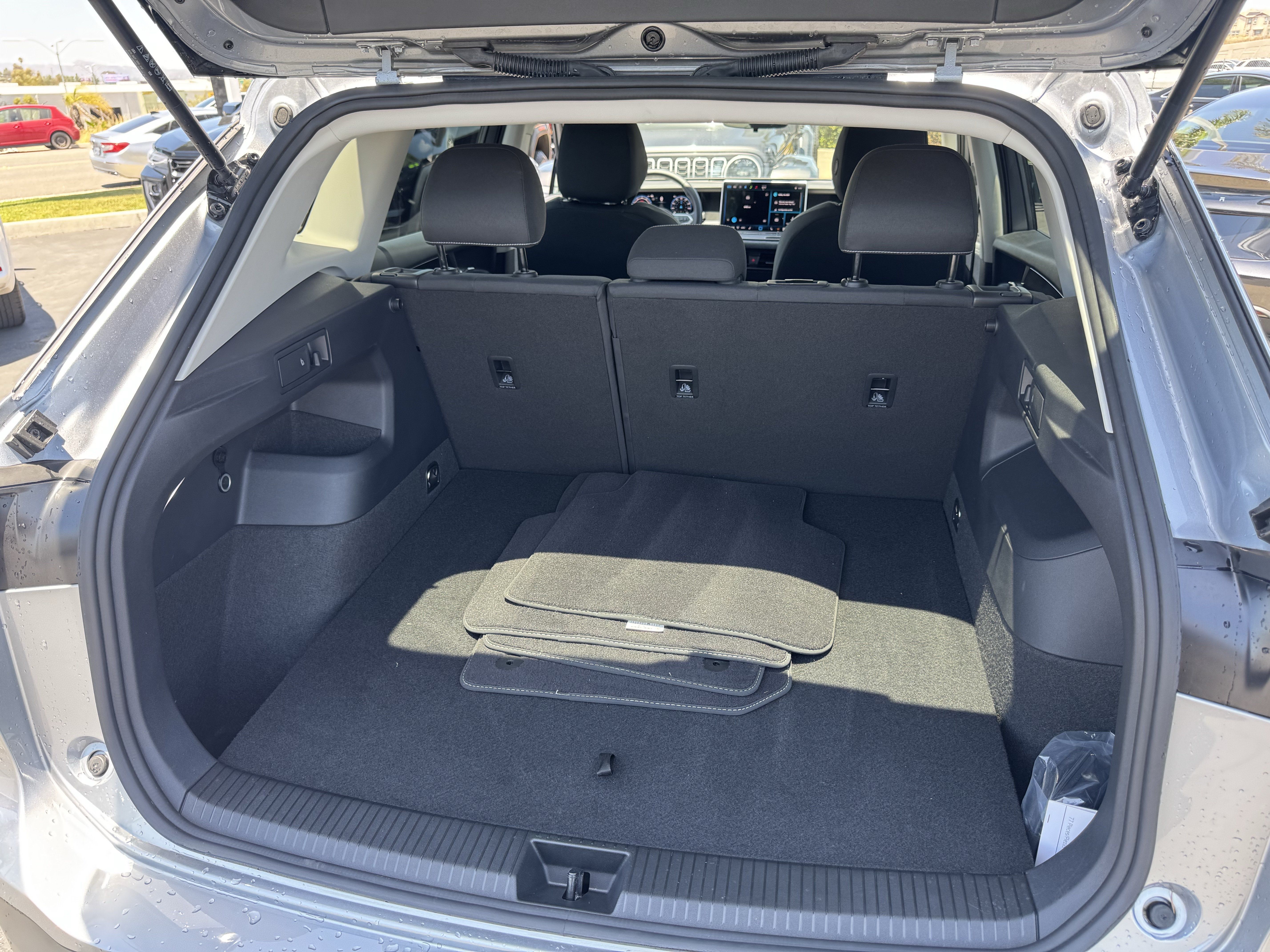 Certified 2025 Volkswagen Tiguan S FWD image 33