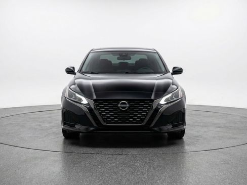 Used 2025 Nissan Altima 2.5 SV FWD image 2