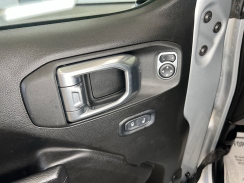 Used 2023 Jeep Wrangler Unlimited Rubicon image 15