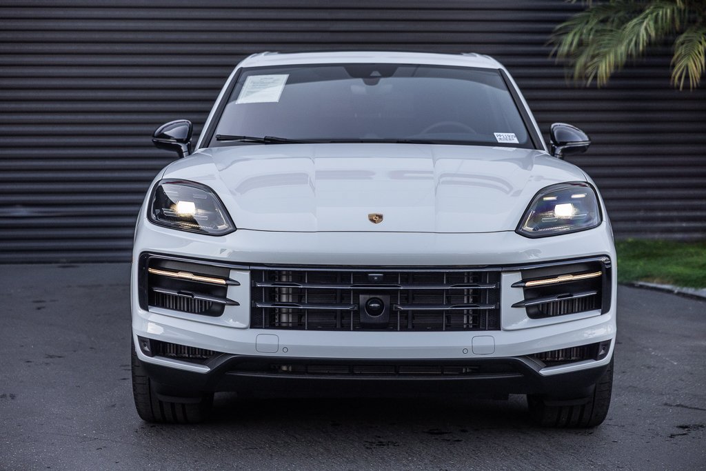 Certified 2025 Porsche Cayenne E-Hybrid AWD/4WD image 7