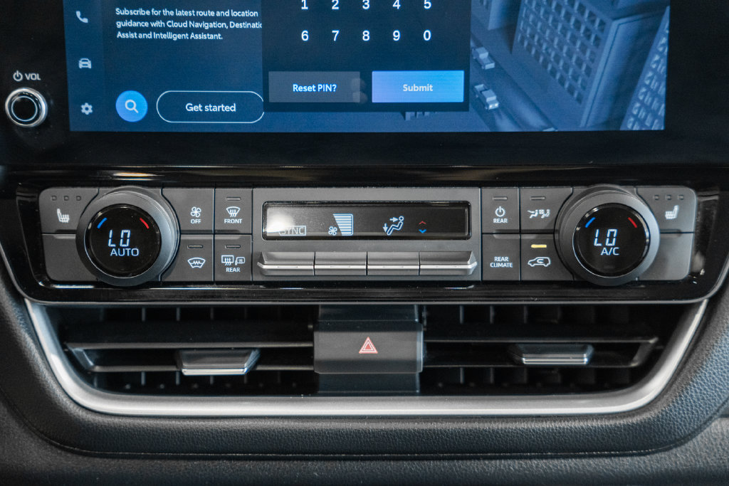 Used 2025 Toyota Grand Highlander AWD image 16