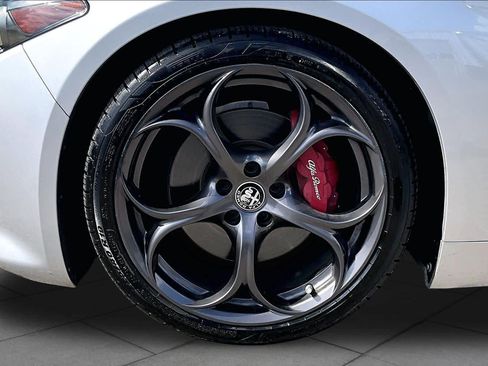 Used 2019 Alfa Romeo Giulia Ti Sport w/ Quick Order Package 22U Sport RWD image 11