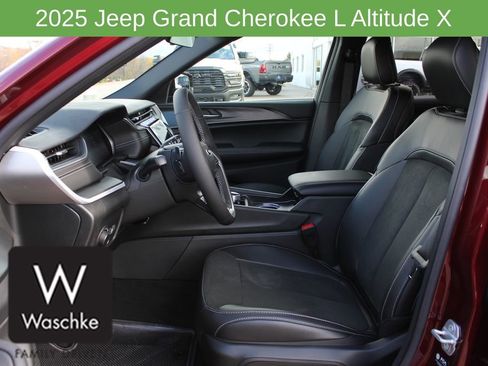 New 2025 Jeep Grand Cherokee L Altitude image 12
