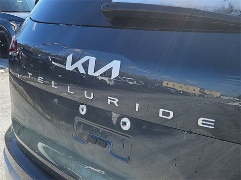 Used 2023 Kia Telluride S image 12