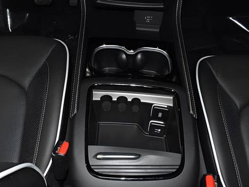 New 2026 Chrysler Pacifica Limited w/ S Appearance Package AWD/4WD image 19