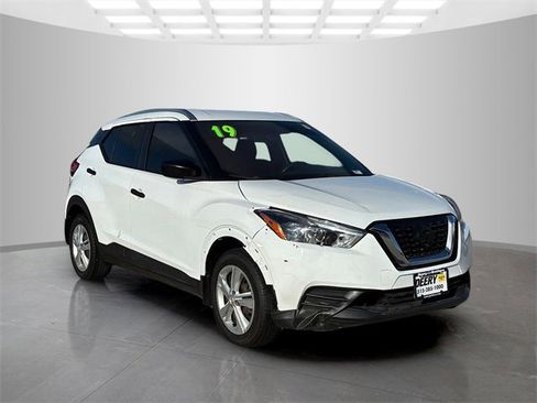 Used 2019 Nissan Kicks S w/ Exterior Electronics Package image 2