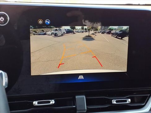 Used 2026 Chevrolet Equinox LT FWD image 24