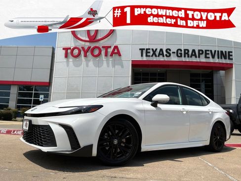 Used 2026 Toyota Camry SE FWD image 1