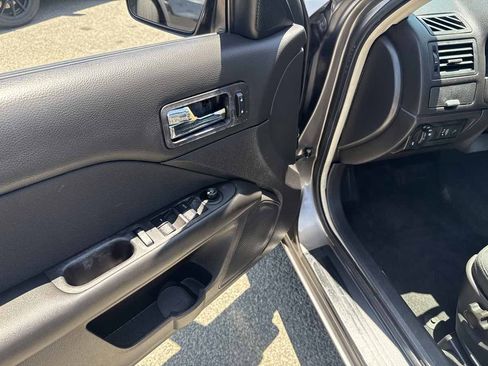 Used 2011 Ford Fusion SE FWD image 6