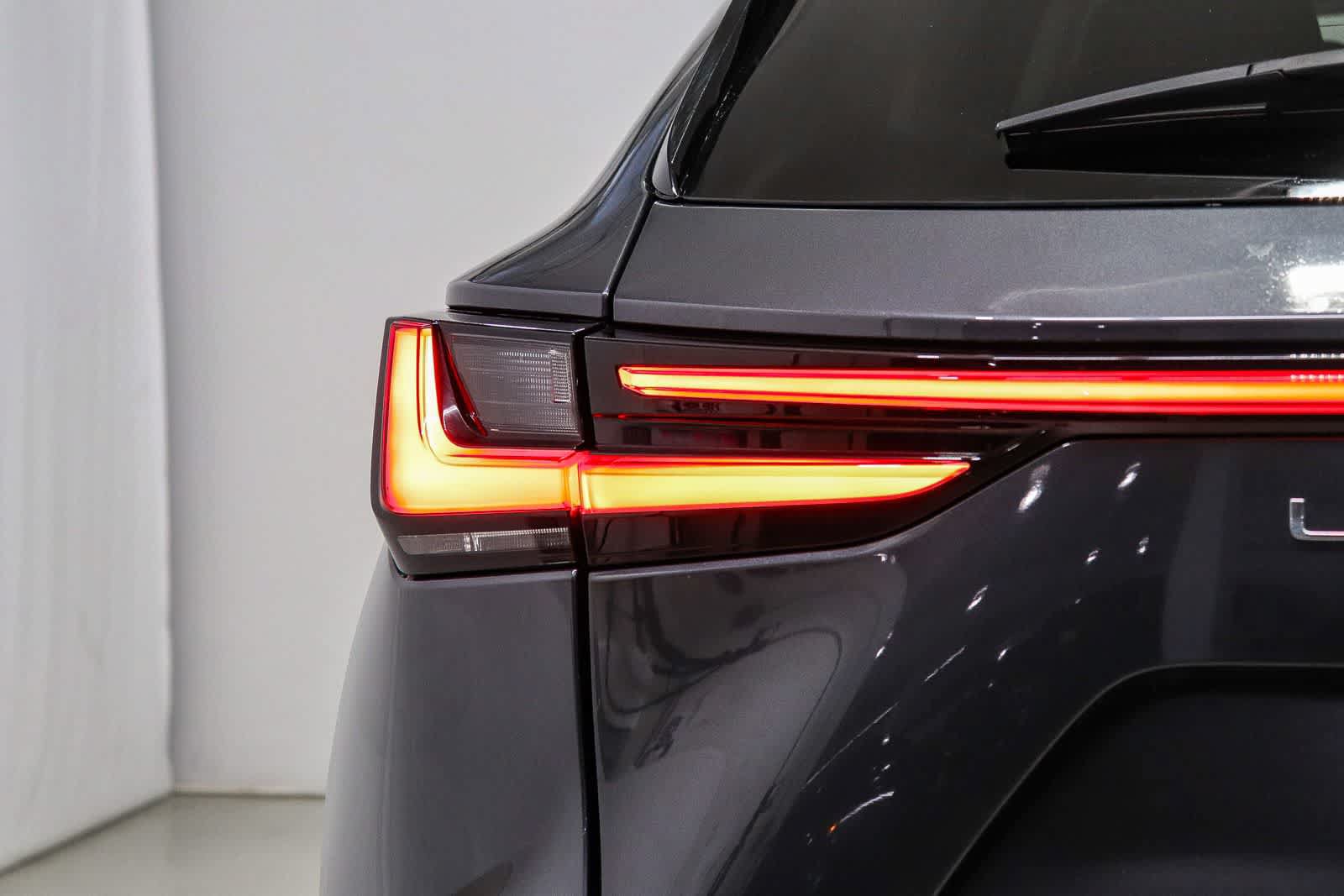 Used 2024 Lexus NX 250 FWD w/ Premium Package image 11