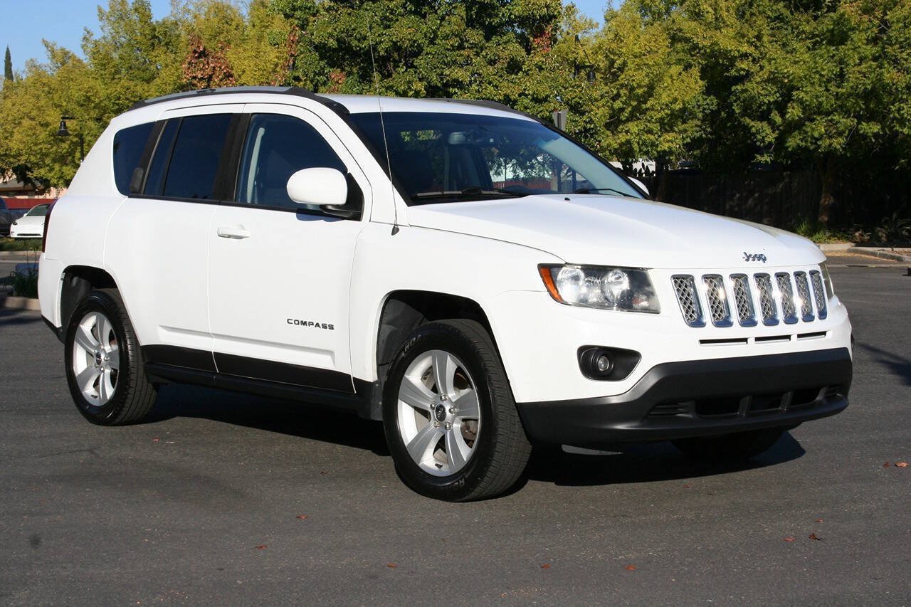 Used 2016 Jeep Compass Latitude AWD/4WD image 1
