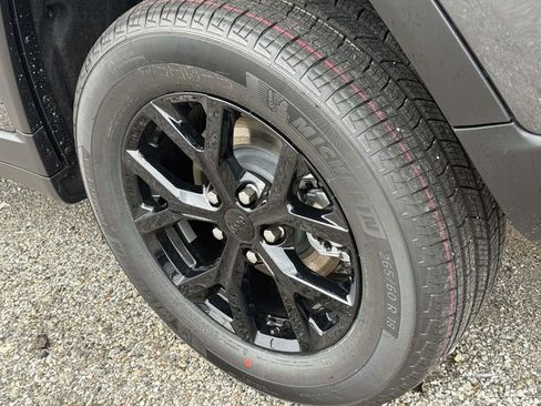 New 2025 Jeep Grand Cherokee Laredo image 8