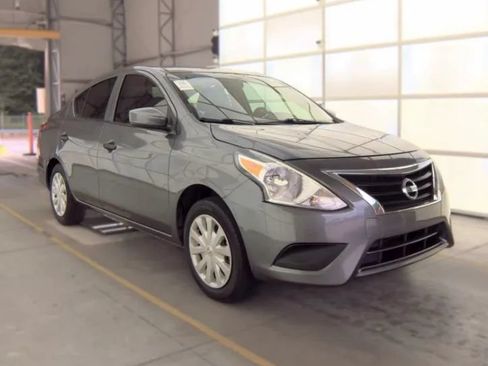 Used 2019 Nissan Versa S FWD image 2