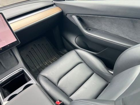 Used 2022 Tesla Model Y Long Range AWD/4WD image 11