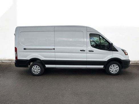 Used 2023 Ford E-Transit Medium Roof RWD image 4