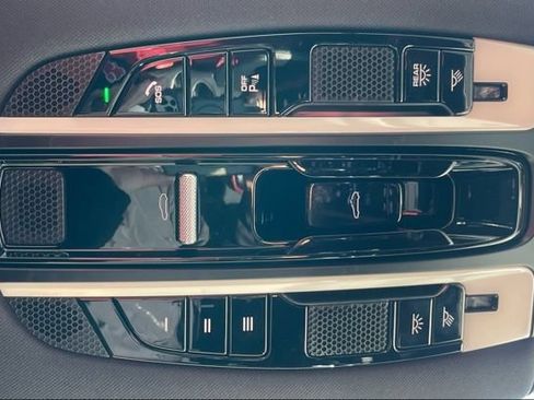 Used 2019 Porsche Cayenne AWD/4WD image 22