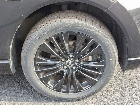 Used 2023 Toyota Venza Nightshade image 10