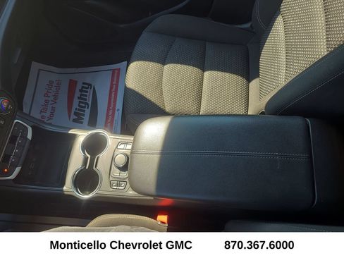 Used 2024 GMC Terrain SLE w/ Driver Convenience Package FWD image 24