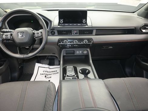 Used 2025 Honda Pilot Sport image 15