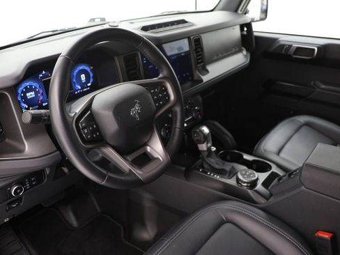 Used 2025 Ford Bronco Badlands image 14