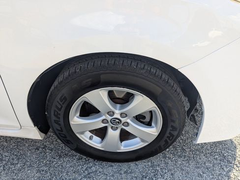 Used 2018 Toyota Sienna L image 4