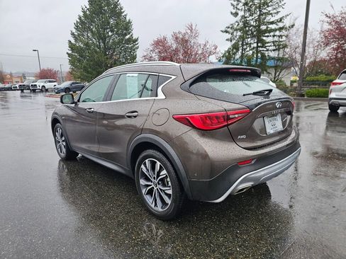 Used 2017 INFINITI QX30 Premium image 5
