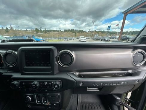 Used 2021 Jeep Wrangler Sport image 27