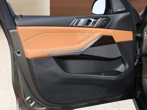 Used 2025 BMW X7 xDrive40i w/ Executive Package image 24