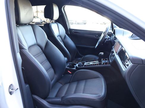 Used 2023 Porsche Macan Turbo image 26