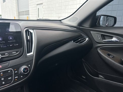 Used 2022 Chevrolet Malibu Premier FWD image 16