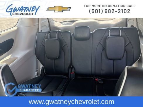Used 2023 Chrysler Pacifica Limited image 32