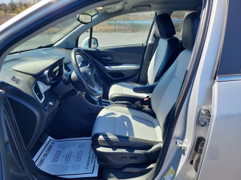 Certified 2020 Chevrolet Trax LT w/ LT Convenience Package image 11