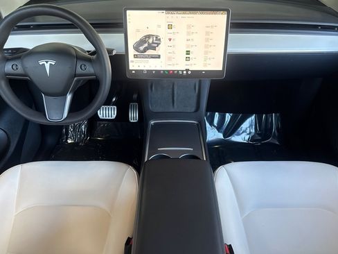 Used 2022 Tesla Model Y Performance AWD/4WD image 16