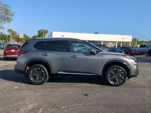 Certified 2025 Nissan Rogue Platinum w/ Tech Package AWD/4WD image 3