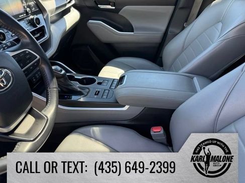 Used 2022 Toyota Highlander XLE AWD/4WD image 23