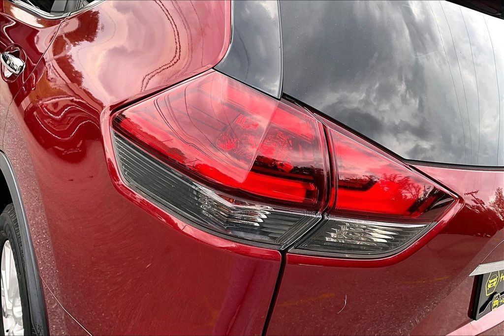 Used 2020 Nissan Rogue SV AWD/4WD image 23