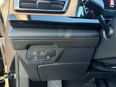 Used 2025 Volkswagen Atlas SE FWD image 21