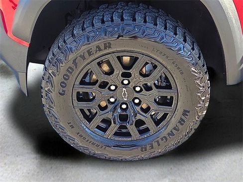 Used 2024 Chevrolet Colorado Trail Boss w/ Technology Package image 9